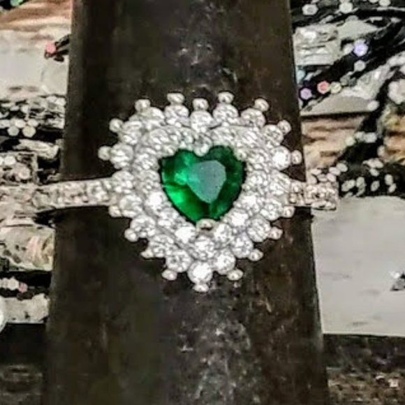 Jewelry - Emerald Heart Sterling Ring